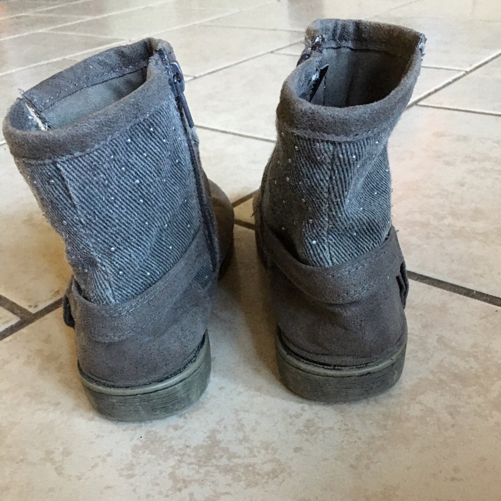 Boots - Picture 5 of 6